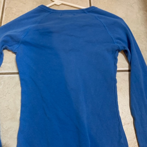Blue Hollister long sleeve - Picture 3 of 3
